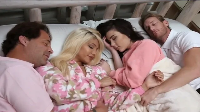 Небольшой ролик про случайный секс свингеров